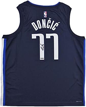 Luka Dončić Aláírt Dallas Mavericks Nike Swingman sötétkék NBA Jersey - Dedikált NBA Mezek