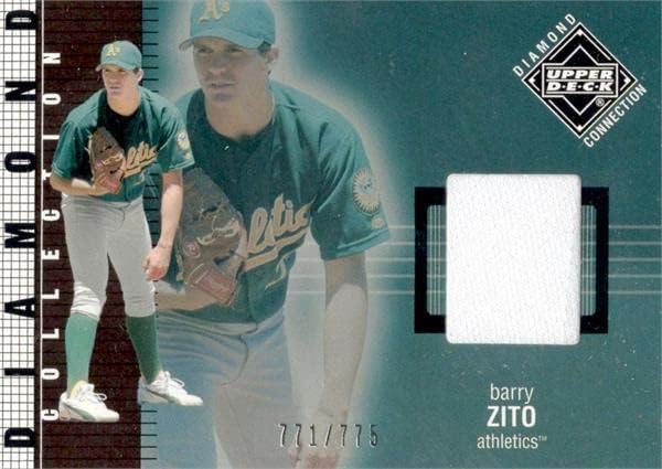 Barry Zito játékos kopott jersey-i javítás baseball kártya (Oakland Athletics) 2002 Felső szint Diamond Collection 537